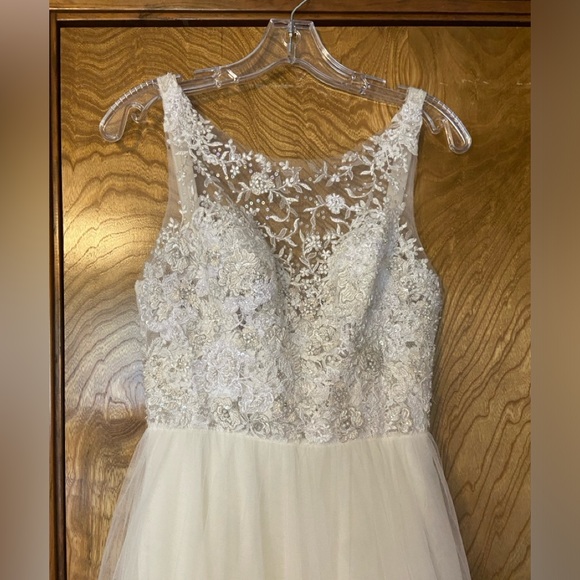 Custom Mira Zwillinger Wedding Dress. Size 6, fits more like a 2 - Picture 2 of 6